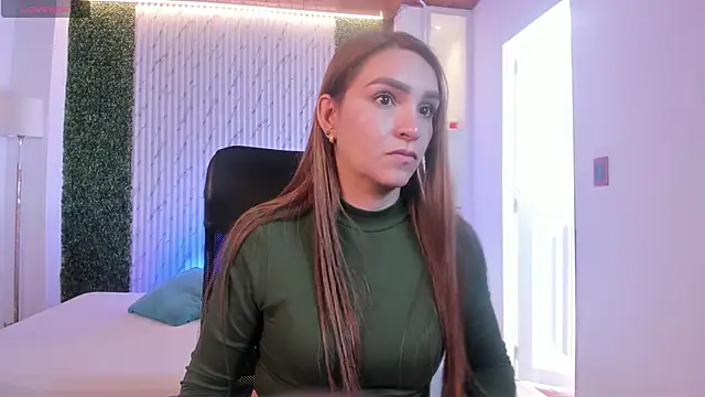 miataylorr1 online show from October 15, 2025, 2:06 pm