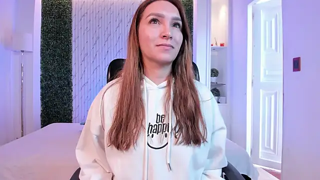 miataylorr1 online show from December 1, 2025, 12:43 pm