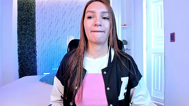 miataylorr1 online show from March 10, 2026, 12:32 pm