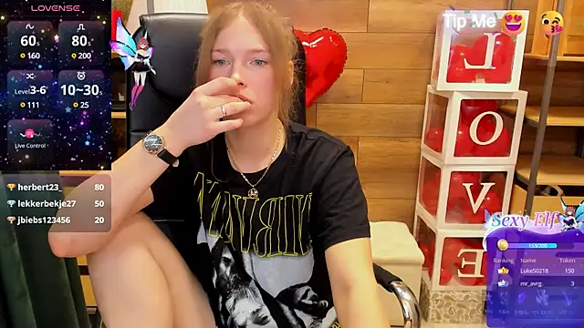 Snapshot of _fiona_Love chatting on March 10, 2025, 9:18 pm fiona Love online show from March 10, 2025, 9:18 pm