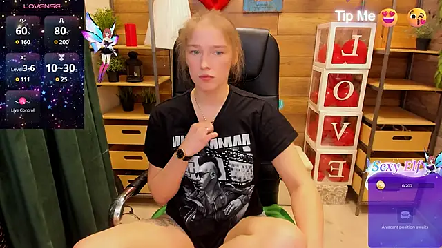 Snapshot of _fiona_Love chatting on March 18, 2025, 2:15 am fiona Love online show from March 18, 2025, 2:15 am