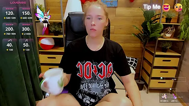 Snapshot of _fiona_Love chatting on October 3, 2025, 8:39 pm fiona Love online show from October 3, 2025, 8:39 pm