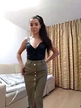 baby sweet girl  online show from April 4, 2026, 8:50 pm