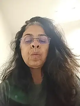 Susannemilf online show from November 18, 2025, 4:11 pm