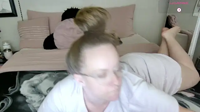 julimonroe online show from February 13, 2025, 3:18 am