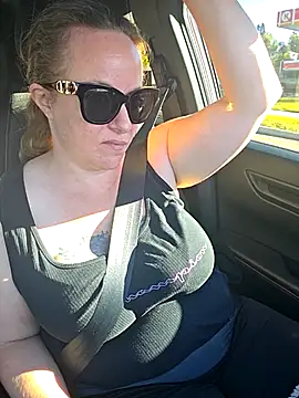 julimonroe online show from October 16, 2025, 3:02 pm