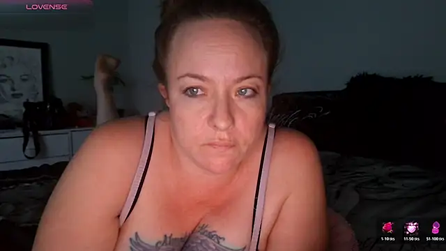 julimonroe online show from February 4, 2026, 3:23 am