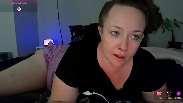 julimonroe online show from March 9, 2026, 3:32 am