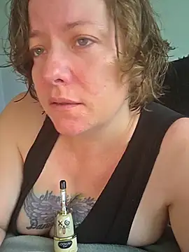julimonroe online show from May 4, 2026, 2:02 pm