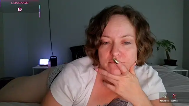 julimonroe online show from May 7, 2026, 4:40 am