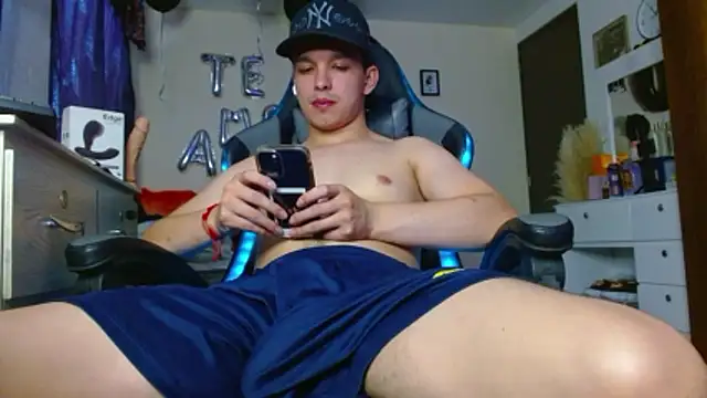 Snapshot of Angel-Twink chatting on June 21, 2026, 4:09 pm Angel-Twink online show from June 21, 2026, 4:09 pm