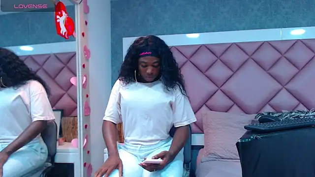 DanielaDuff online show from November 1, 2025, 5:48 pm