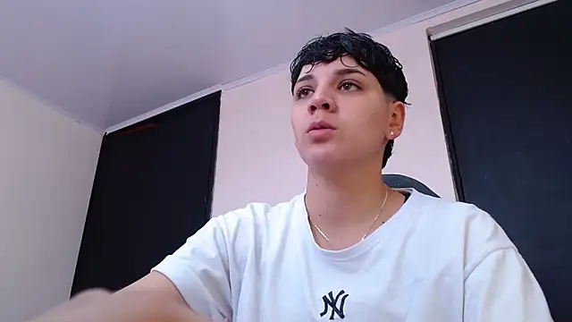 bad giirl  online show from December 13, 2024, 4:38 pm