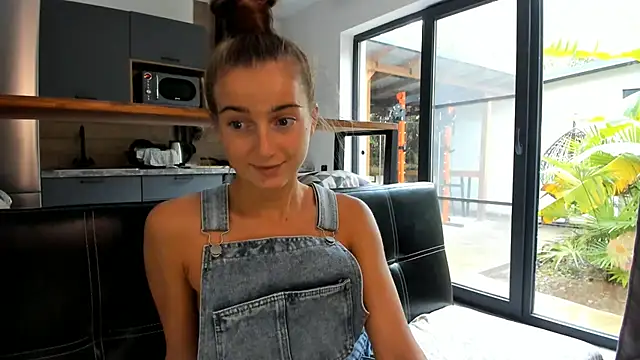 ElizSweet online show from November 13, 2025, 8:46 am