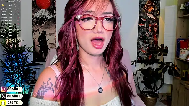 Snapshot of Redlu_1 chatting on January 15, 2025, 2:49 am Redlu 1 online show from January 15, 2025, 2:49 am