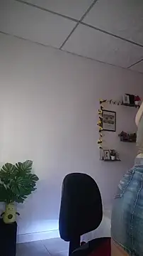 lorenitabella online show from January 7, 2026, 8:00 pm