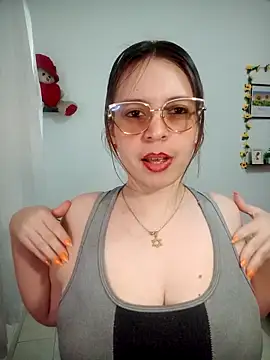 lorenitabella online show from March 19, 2026, 8:46 pm