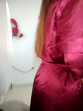 lorenitabella online show from April 15, 2026, 8:09 pm