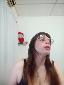lorenitabella online show from July 14, 2026, 8:30 am