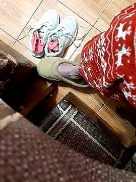 feet toes online show from February 19, 2025, 5:27 am