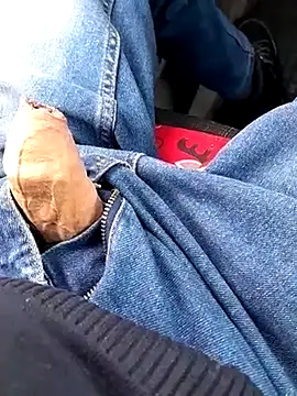 feet toes online show from March 11, 2025, 1:23 pm