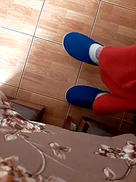 feet toes online show from November 4, 2025, 7:29 am