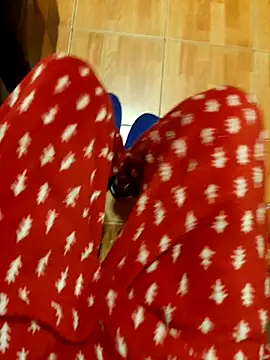 feet toes online show from November 12, 2025, 12:55 am