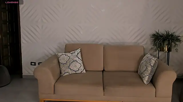 MadelineFox online show from April 21, 2026, 9:04 am