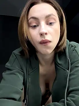 Camilla Railian online show from November 2, 2025, 1:41 am