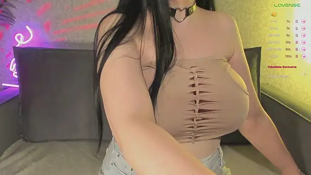 ReinaKousaka online show from February 2, 2026, 3:33 pm