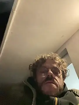 Snapshot of Dirtywheels chatting on January 16, 2025, 11:59 pm Dirtywheels online show from January 16, 2025, 11:59 pm