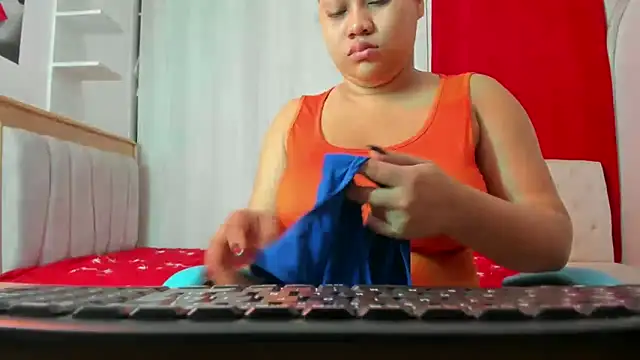 Lunastar02 online show from December 20, 2025, 2:13 pm