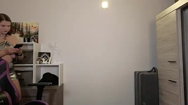 TinniAngel online show from October 1, 2025, 5:08 pm