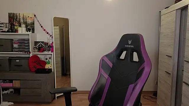 TinniAngel online show from February 7, 2026, 6:33 pm