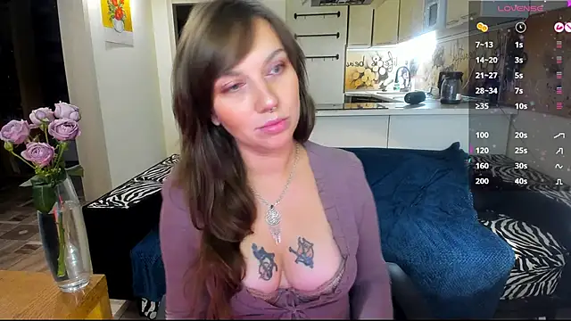 StacyTigerr online show from November 8, 2025, 4:18 pm