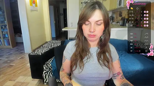 StacyTigerr online show from January 18, 2026, 11:25 am