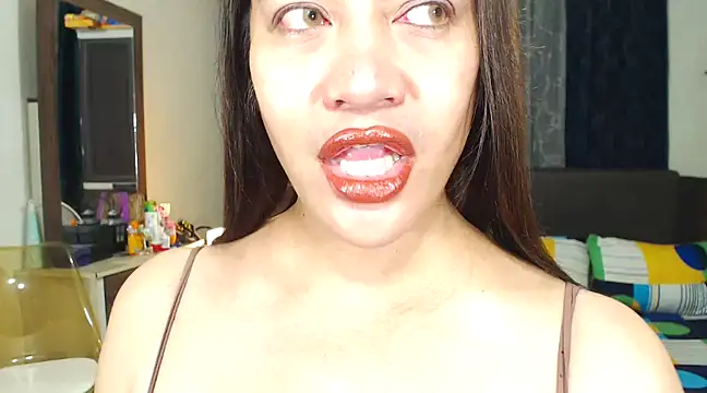 Snapshot of HugeKatarinaTS chatting on February 13, 2025, 8:34 pm HugeKatarinaTS online show from February 13, 2025, 8:34 pm