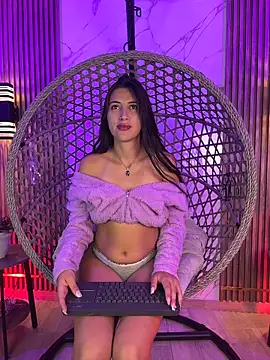 brenda moris01 online show from March 18, 2026, 10:35 pm