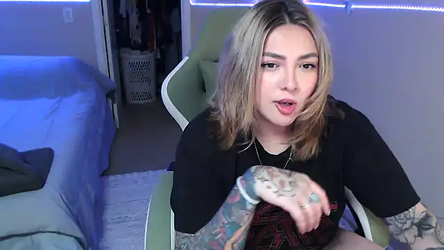 Snapshot of nativepumpkin95 chatting on January 27, 2025, 12:43 am nativepumpkin95 online show from January 27, 2025, 12:43 am