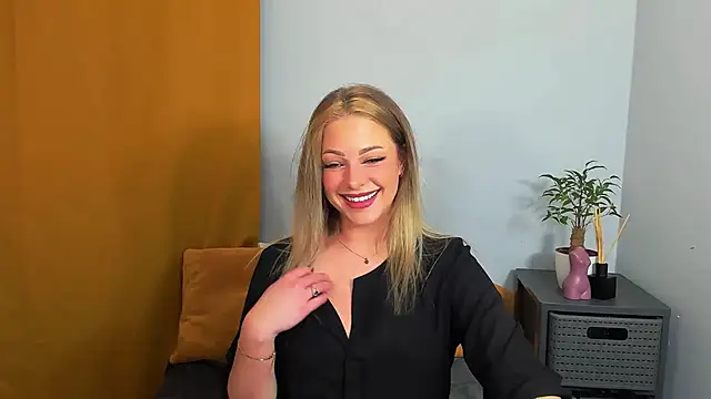 LilyBlondee online show from March 22, 2025, 8:37 pm