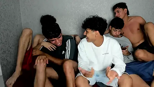 pelusos mens online show from February 4, 2025, 3:33 am