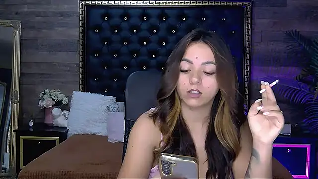 PlayfulElla online show from October 31, 2025, 8:26 am