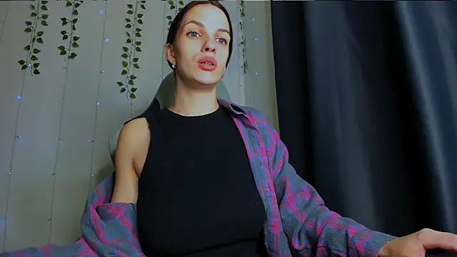 KarlaSim online show from November 11, 2025, 7:25 pm