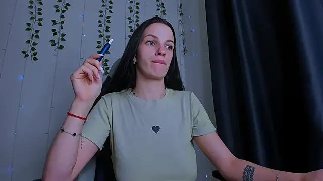 KarlaSim online show from December 17, 2025, 9:54 pm