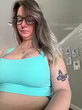 Snapshot of Vivian_MayXxX chatting on March 12, 2025, 8:10 pm Vivian MayXxX online show from March 12, 2025, 8:10 pm