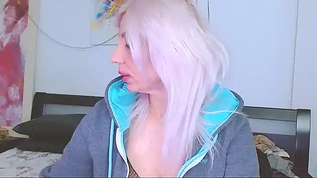 Snapshot of HoneyLara chatting on February 10, 2025, 12:08 am HoneyLara online show from February 10, 2025, 12:08 am