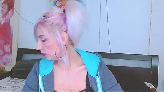 Snapshot of HoneyLara chatting on February 13, 2025, 6:38 pm HoneyLara online show from February 13, 2025, 6:38 pm