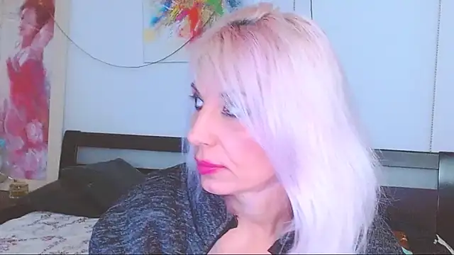 Snapshot of HoneyLara chatting on February 18, 2025, 12:48 am HoneyLara online show from February 18, 2025, 12:48 am