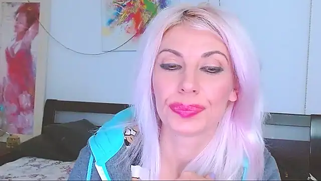 Snapshot of HoneyLara chatting on February 18, 2025, 4:15 am HoneyLara online show from February 18, 2025, 4:15 am