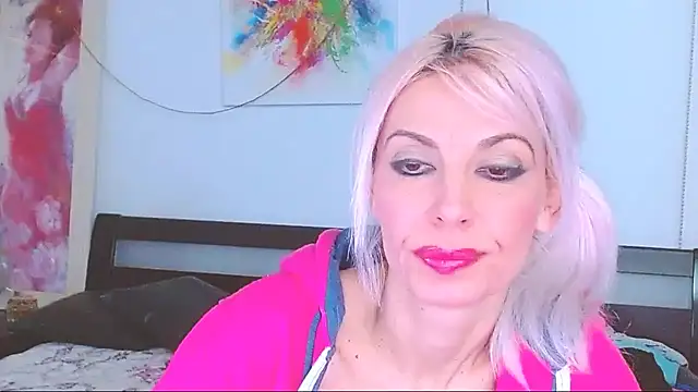 Snapshot of HoneyLara chatting on February 21, 2025, 2:28 am HoneyLara online show from February 21, 2025, 2:28 am